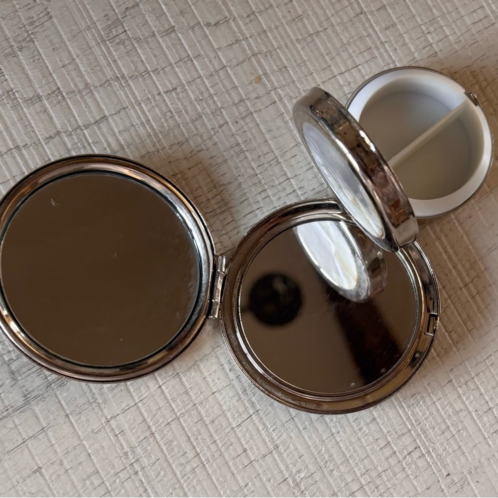 Polished Silver and Mother of Pearl Compact Mirror & Pill Box - Picture 4 of 7